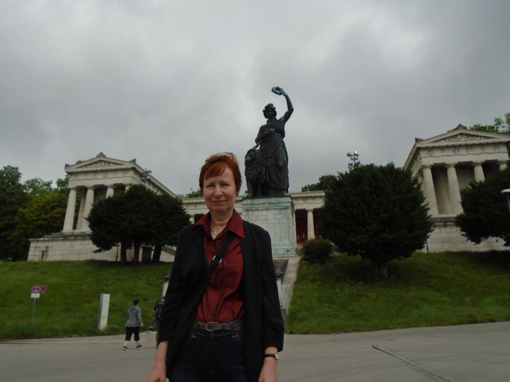 Teresiensweise statue