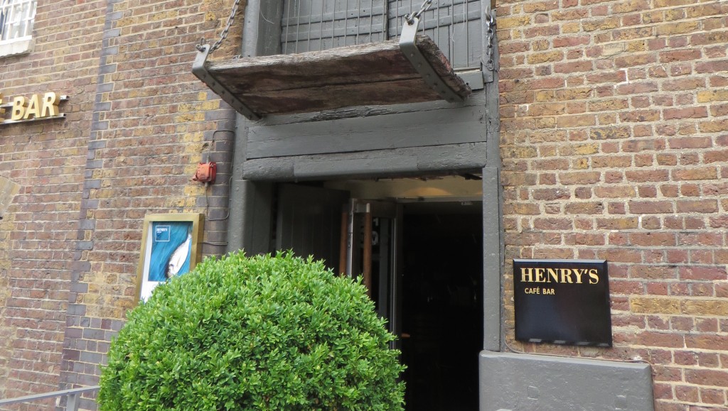 Henry's cafe bar