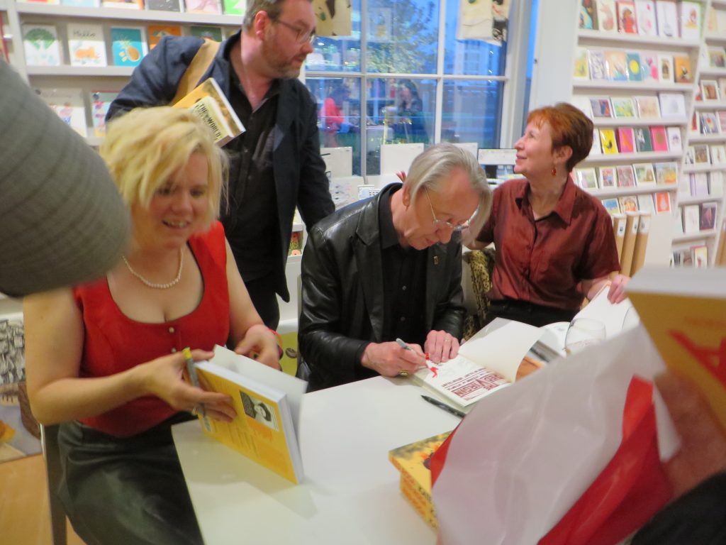 HoI signing